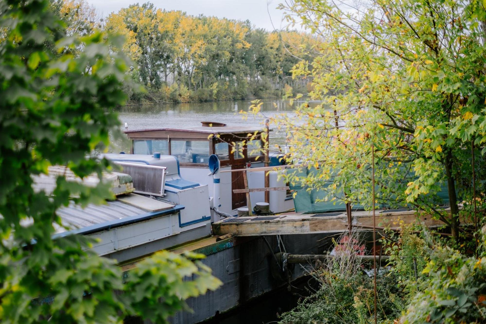 Chambre Sur L'Eau - Peniche La Diva Conflans-Sainte-Honorine Buitenkant foto